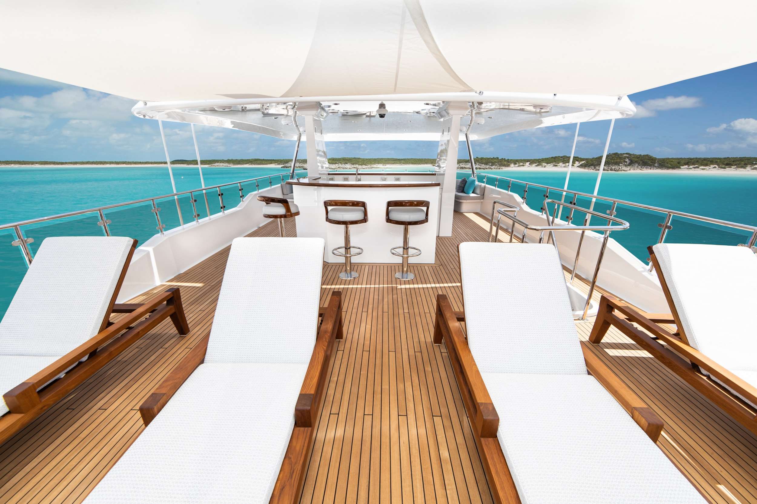 MEMENTO VIVERE Yacht Charter Details, Westport CHARTERWORLD Luxury